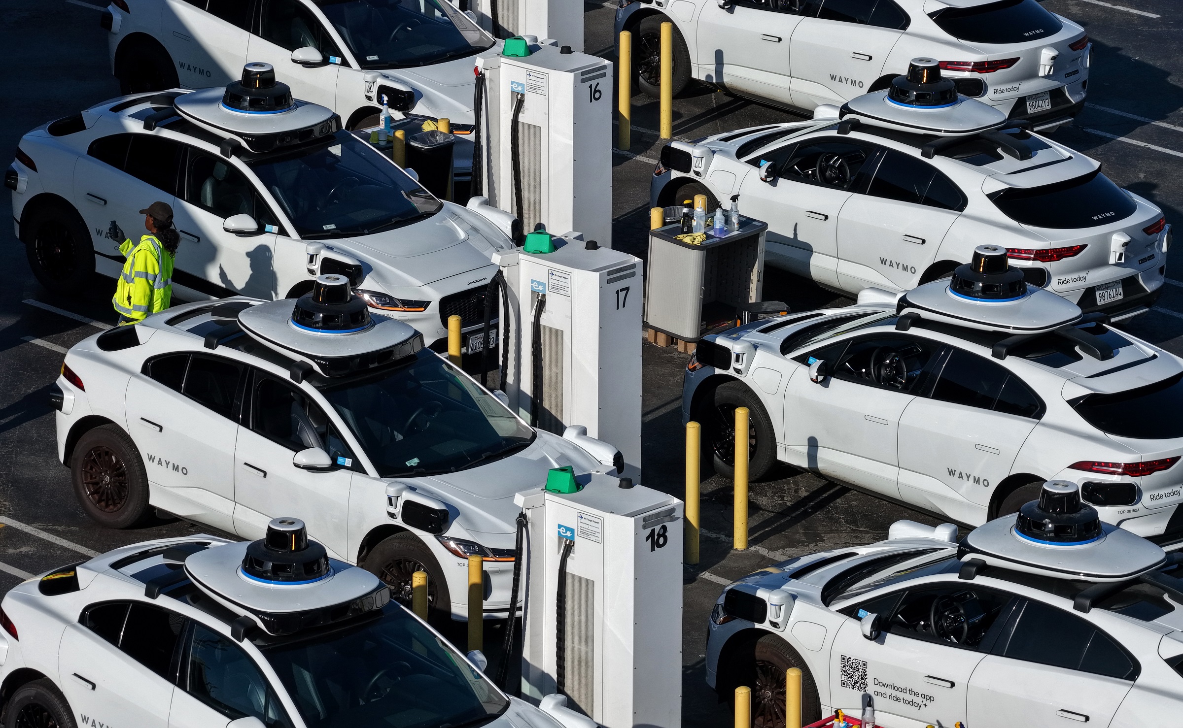 Days After Mass Bricking Event, Waymo Fleet Shuts Down Again