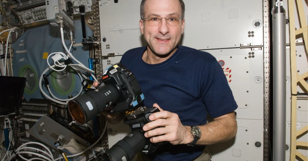 Reddit Mod Deleted Breathtaking Photo Taken by NASA Astronaut From Space Because It Was “Blurry”