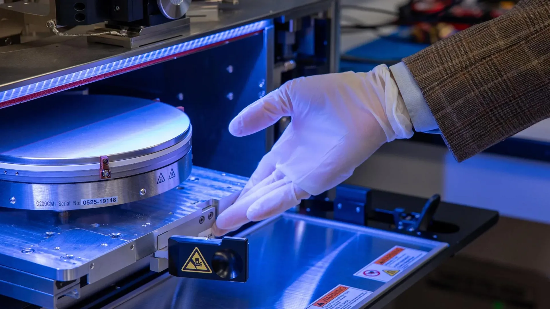 This new 3D chip could break AI’s biggest bottleneck